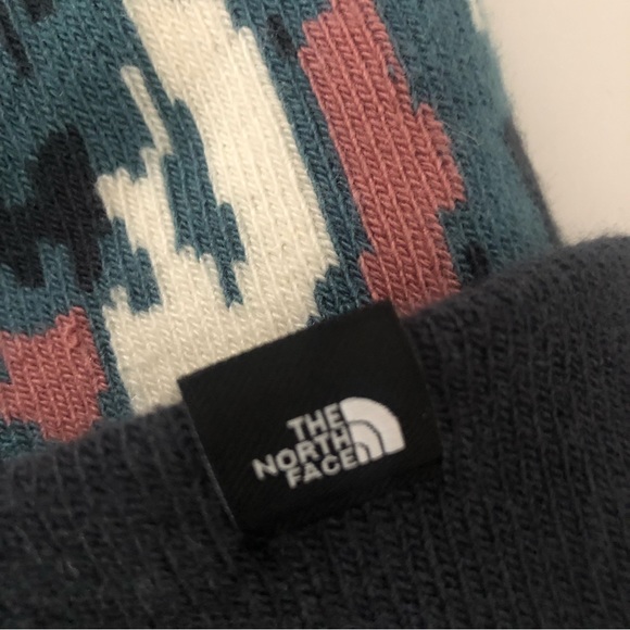The North Face Ski Tuke Beanie Pom Hat in Mallard Blue Abstract OS NWT - Picture 2 of 5